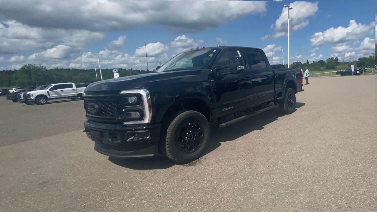 2026 Ford SUPER DUTY F-250 SRW LARIAT Photo
