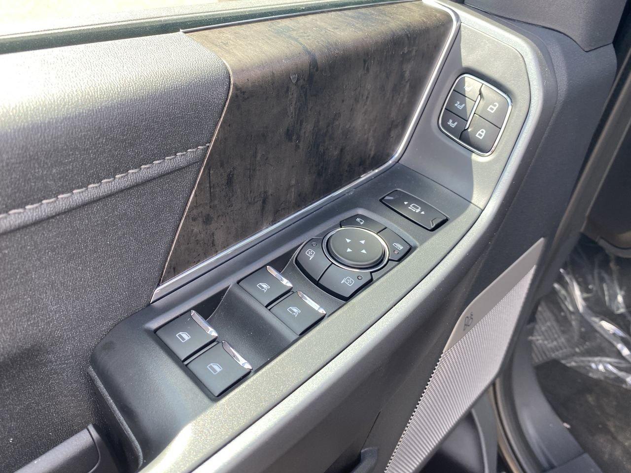 2026 Ford SUPER DUTY F-250 SRW LARIAT Photo