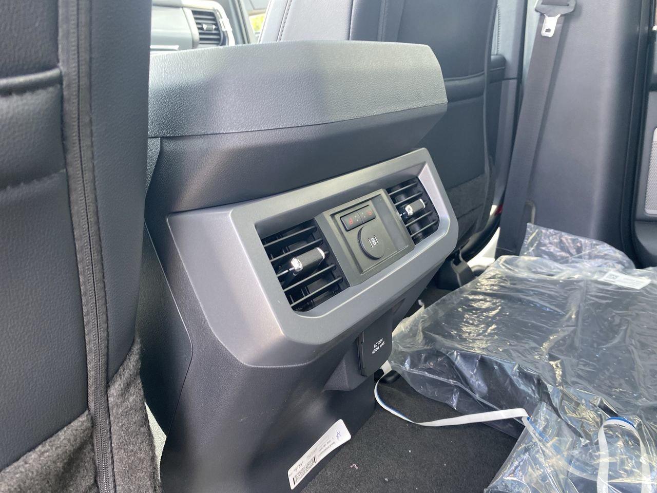 2026 Ford SUPER DUTY F-250 SRW LARIAT Photo