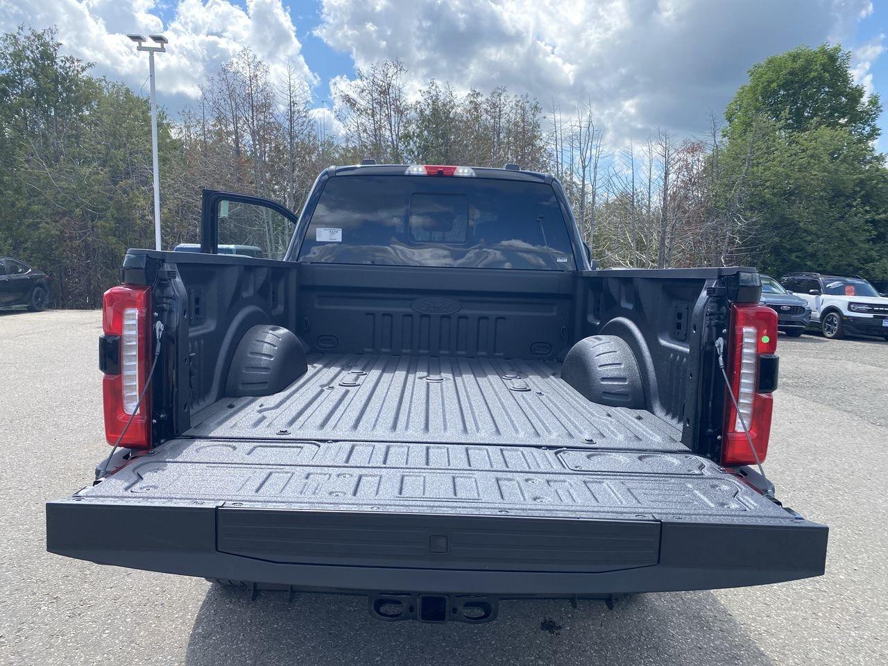 2026 Ford SUPER DUTY F-250 SRW LARIAT Photo