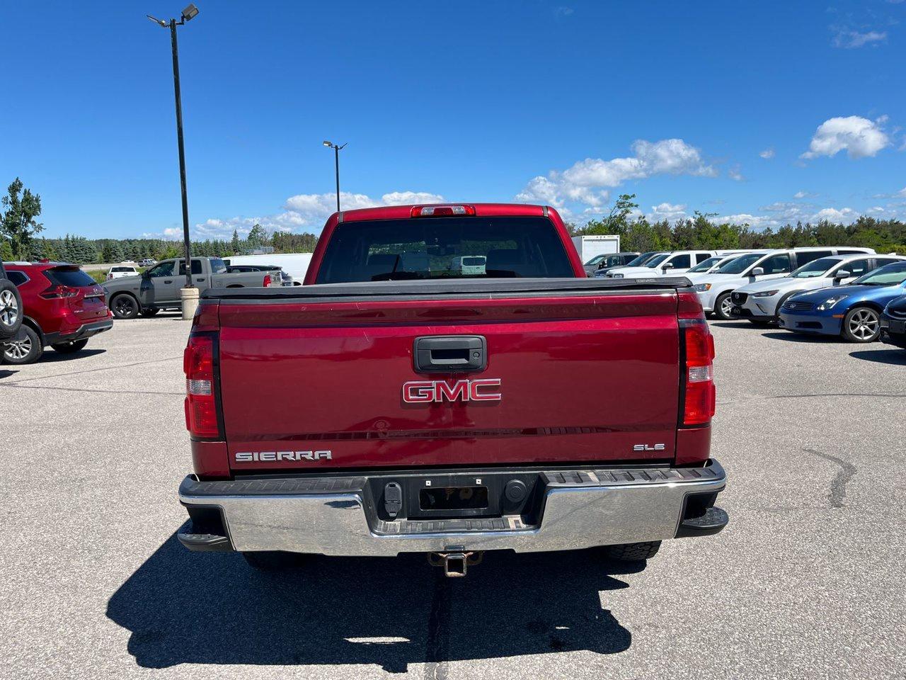 2018 GMC Sierra 1500 4WD Crew Cab 143 WB SLE Photo