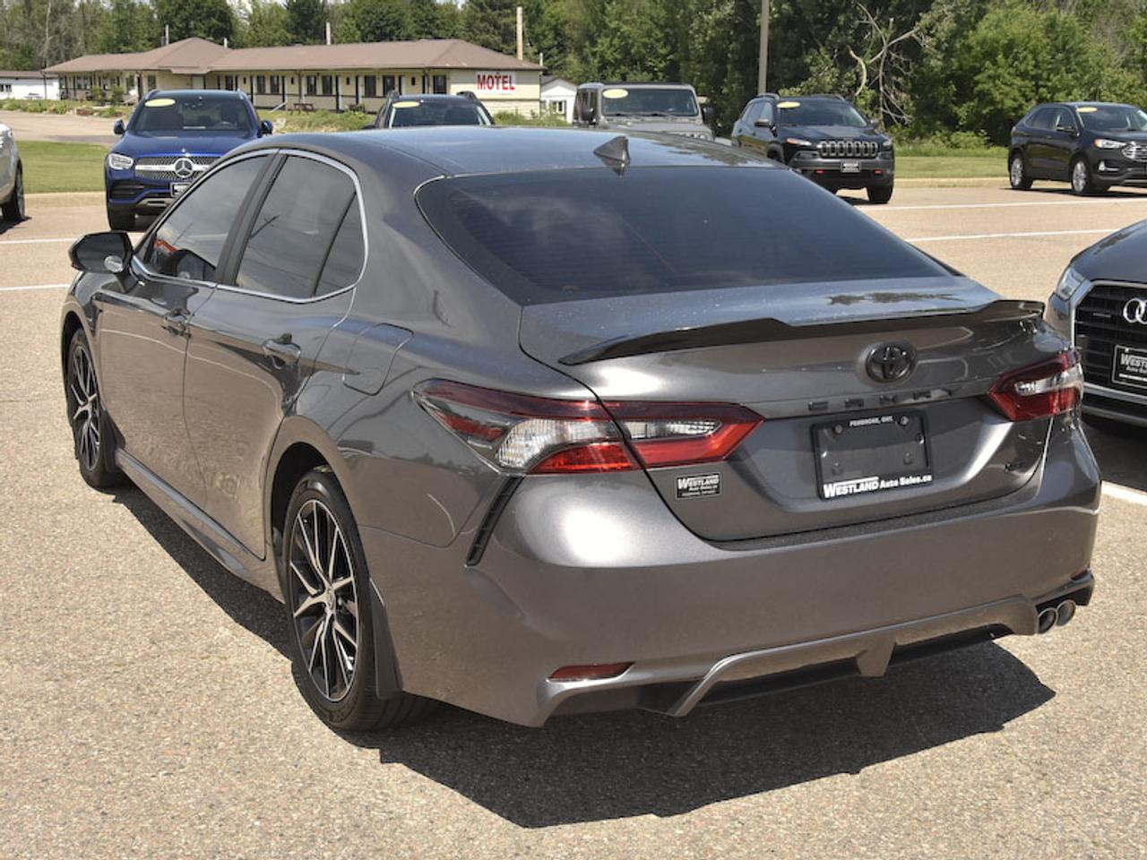 2024 Toyota Camry SE Photo3