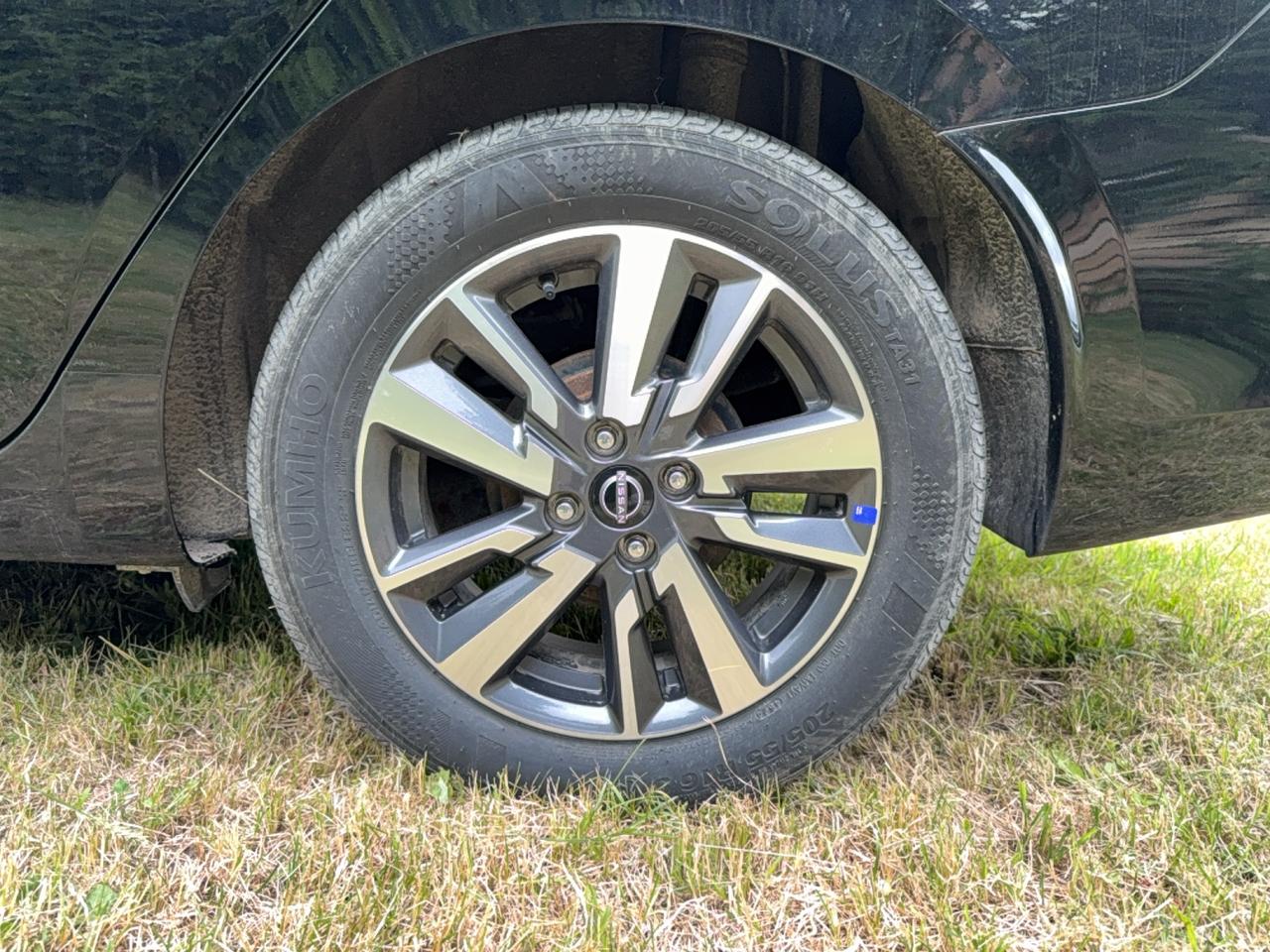 2025 Nissan Versa SV Photo