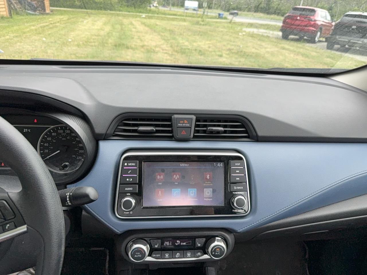 2025 Nissan Versa SV Photo