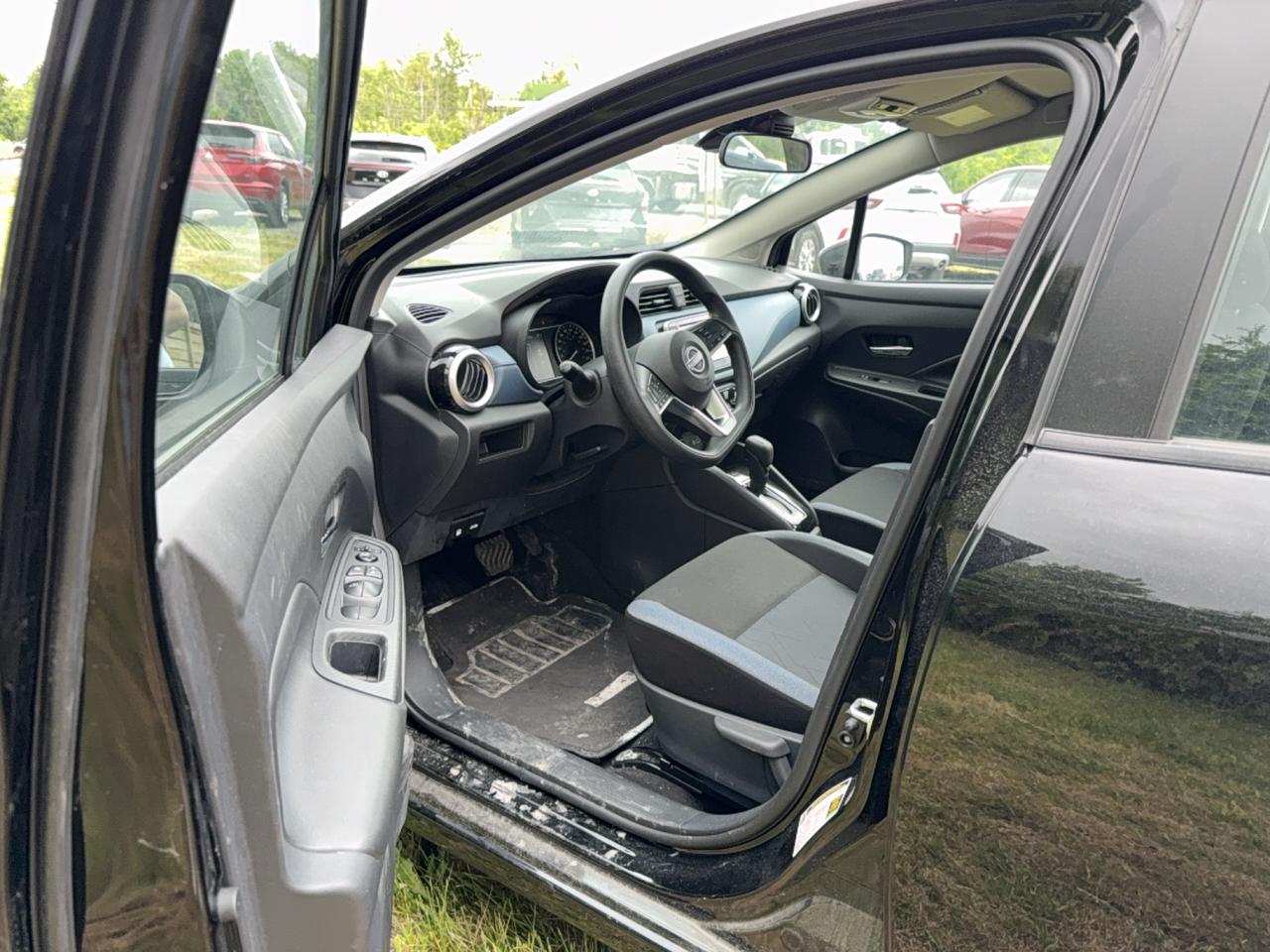 2025 Nissan Versa SV Photo