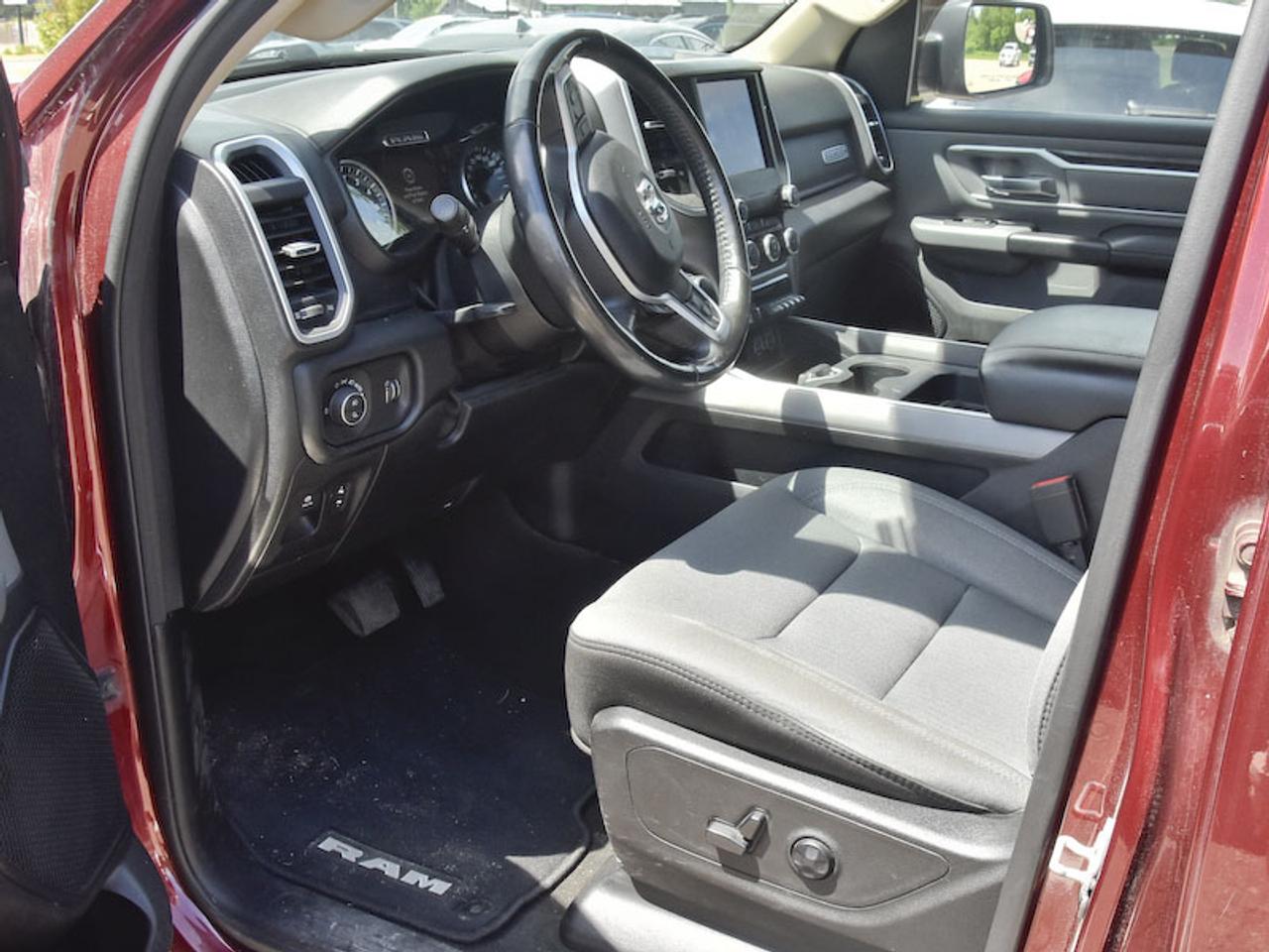 2020 RAM 1500 Big Horn Photo4