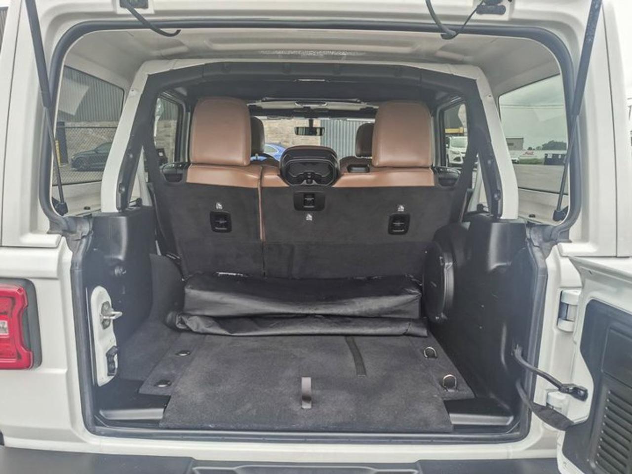 2022 Jeep Wrangler Unlimited Rubicon 4WD V6 | Manual | Leather | Nav |  Cold Weather Group | Freedom Top | Photo