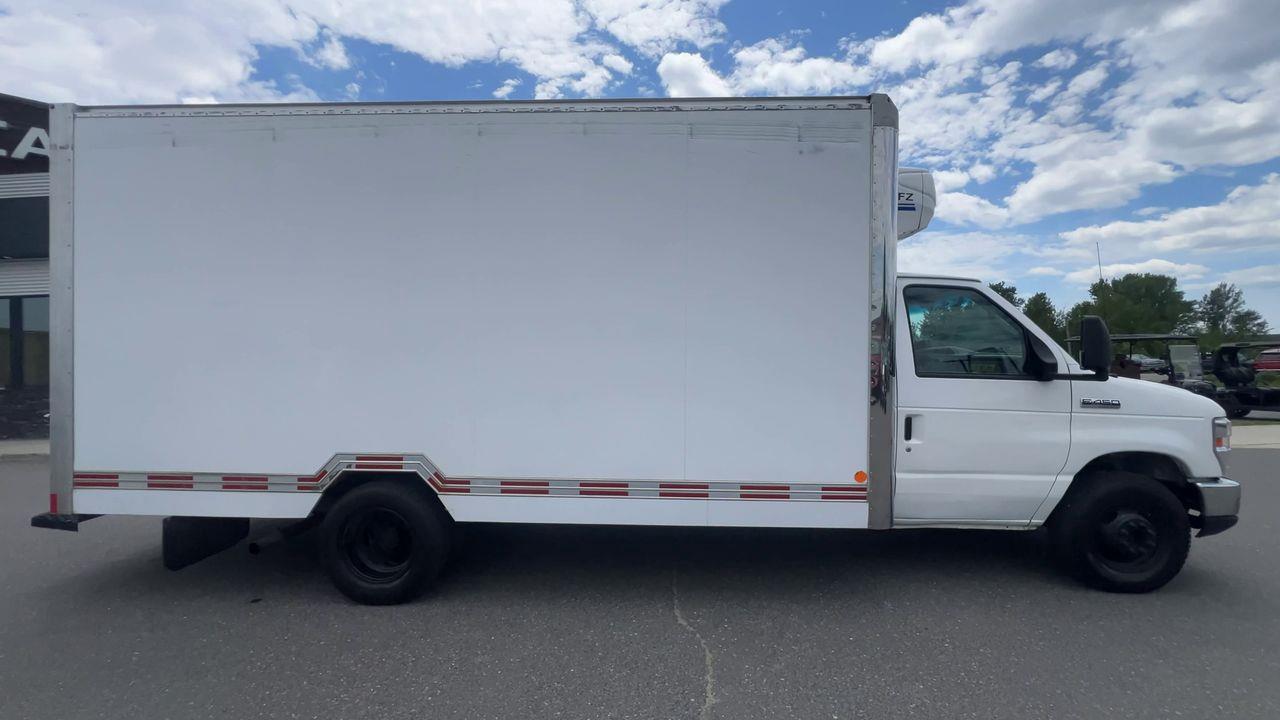 2019 Ford E450 Cutaway REFER INSULATED VAN BODY, 2 PASSENGER, BACK UP CAMERA!! Photo4