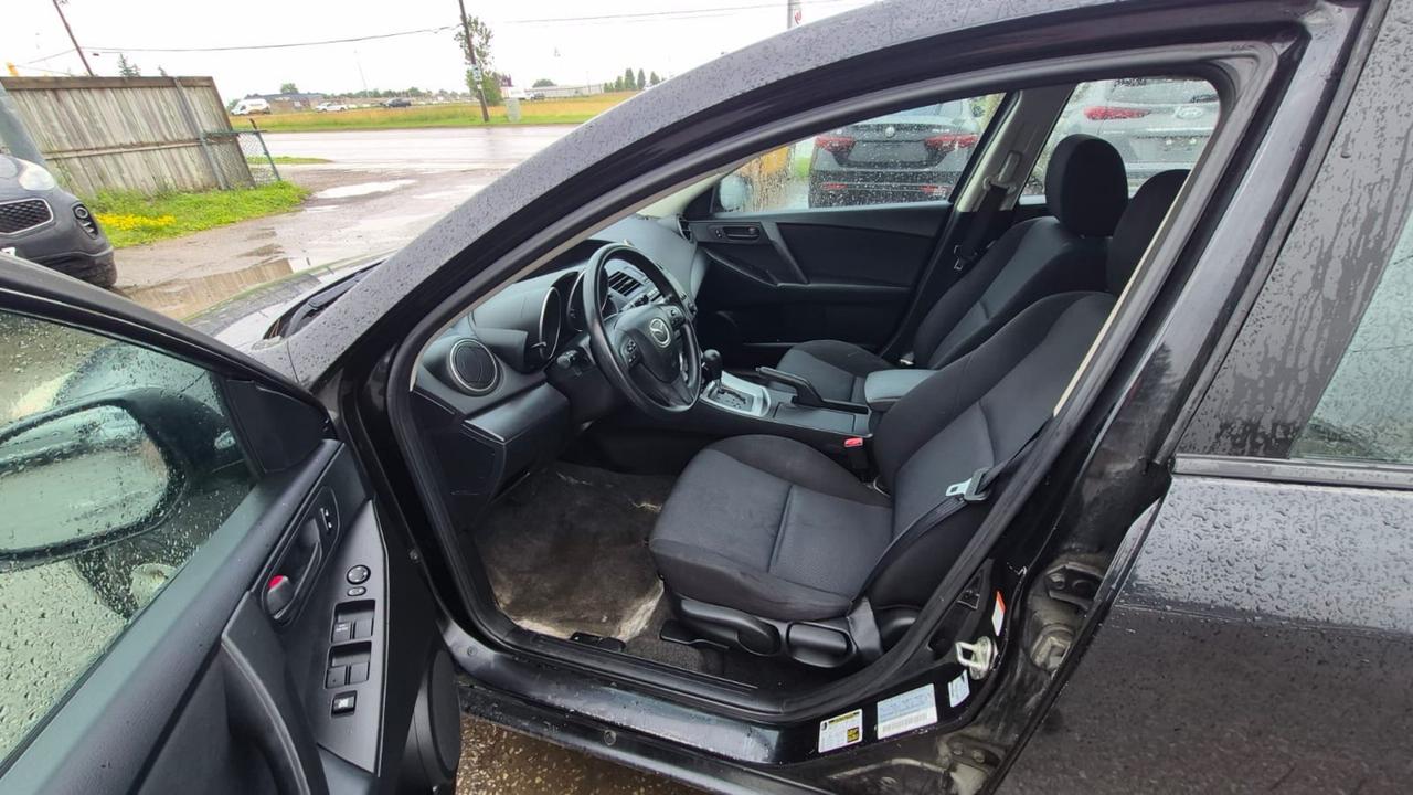 2010 Mazda MAZDA3 GX, NO ACCIDENTS, HATCHBACK, RELIABLE, CERT Photo