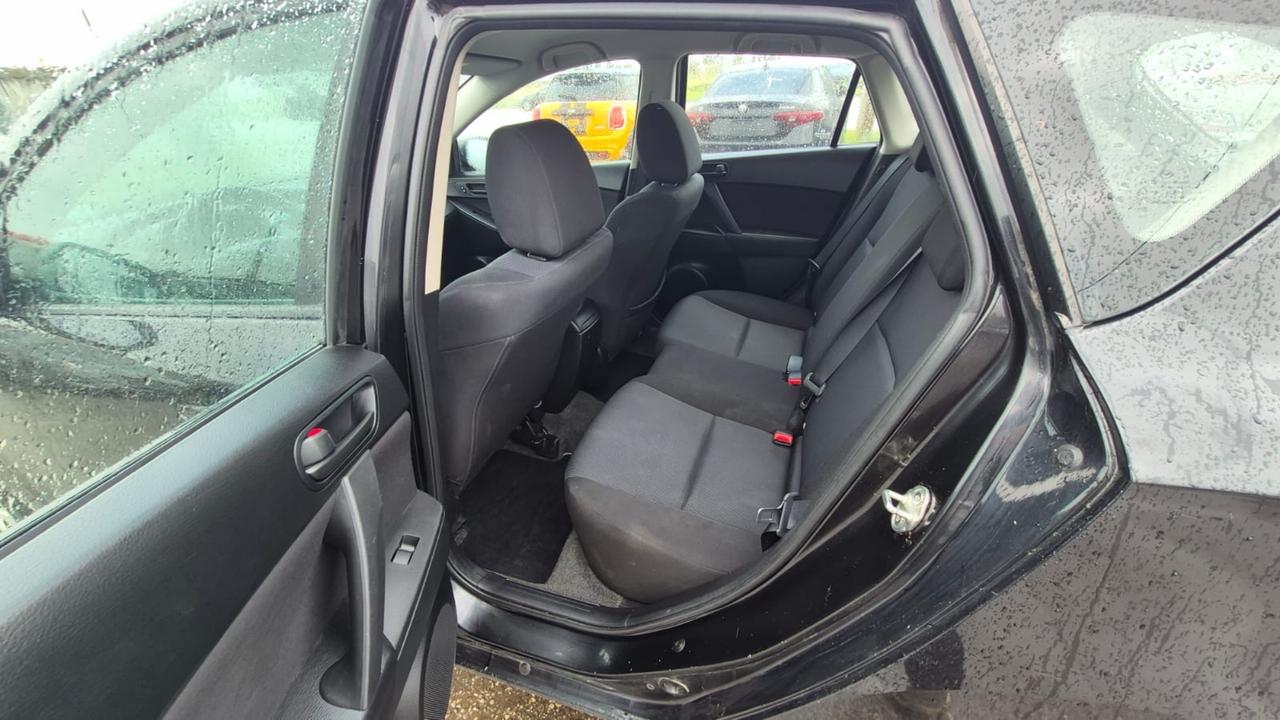 2010 Mazda MAZDA3 GX, NO ACCIDENTS, HATCHBACK, RELIABLE, CERT Photo
