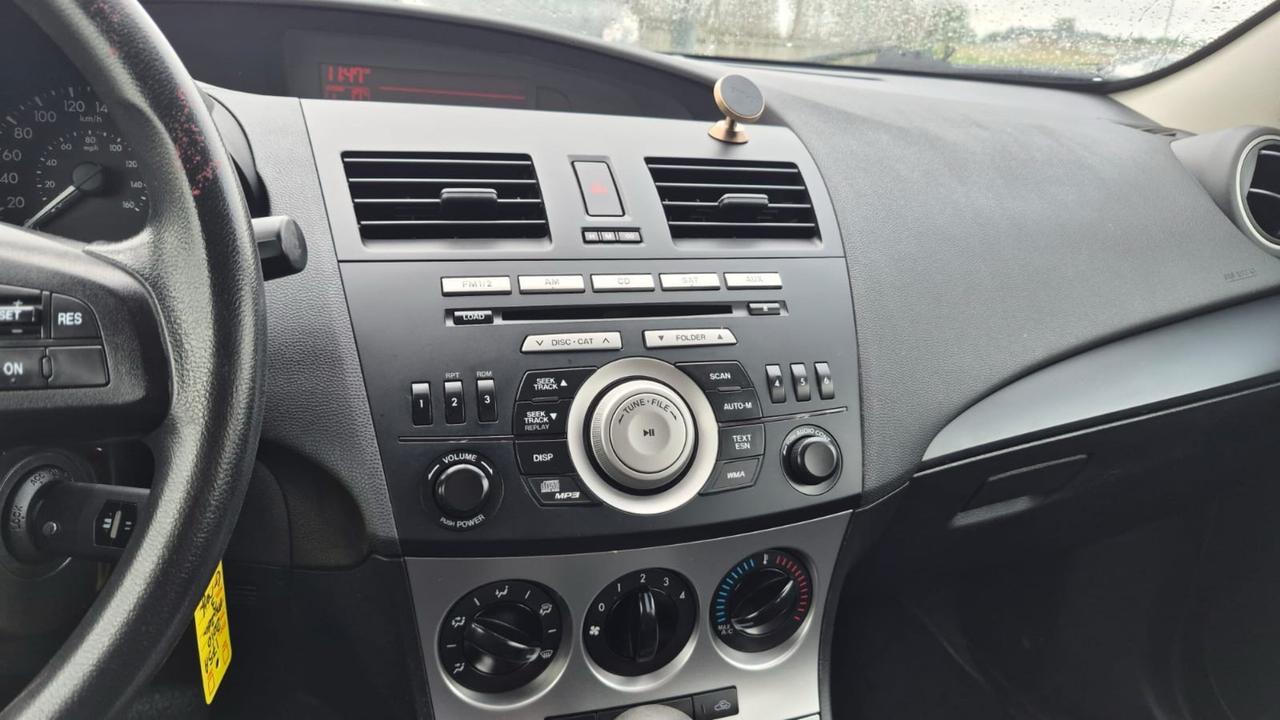 2010 Mazda MAZDA3 GX, NO ACCIDENTS, HATCHBACK, RELIABLE, CERT Photo