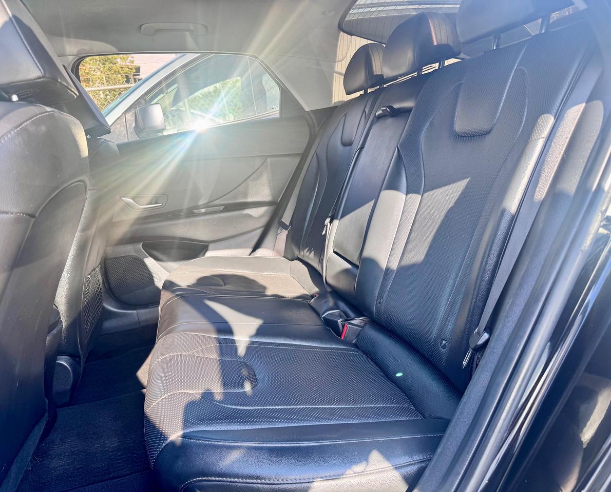 2022 Hyundai Elantra Ultimate Tech FINANCING AVAILABLE Photo15