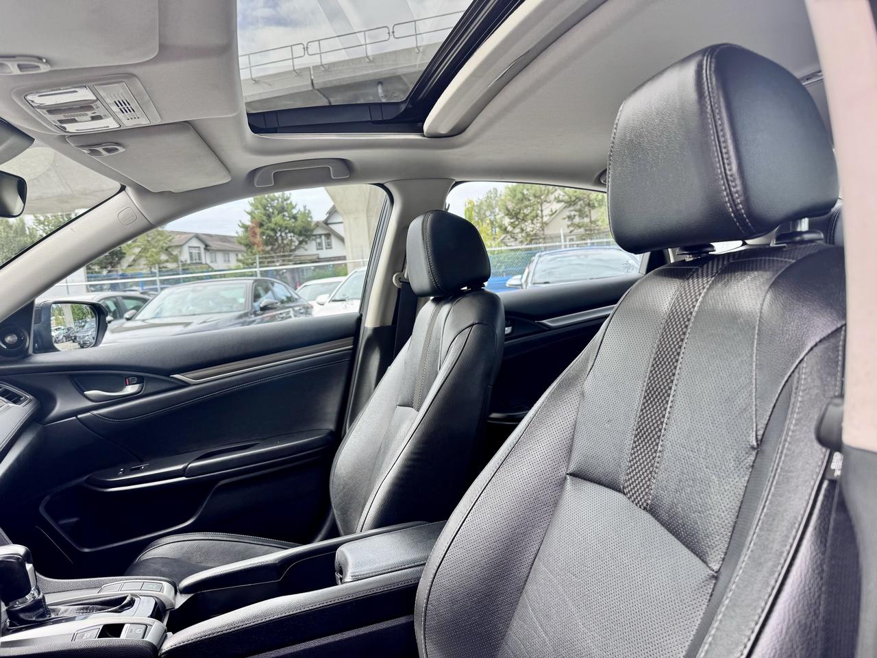2020 Honda Civic Touring FINANCING AVAILABLE Photo9