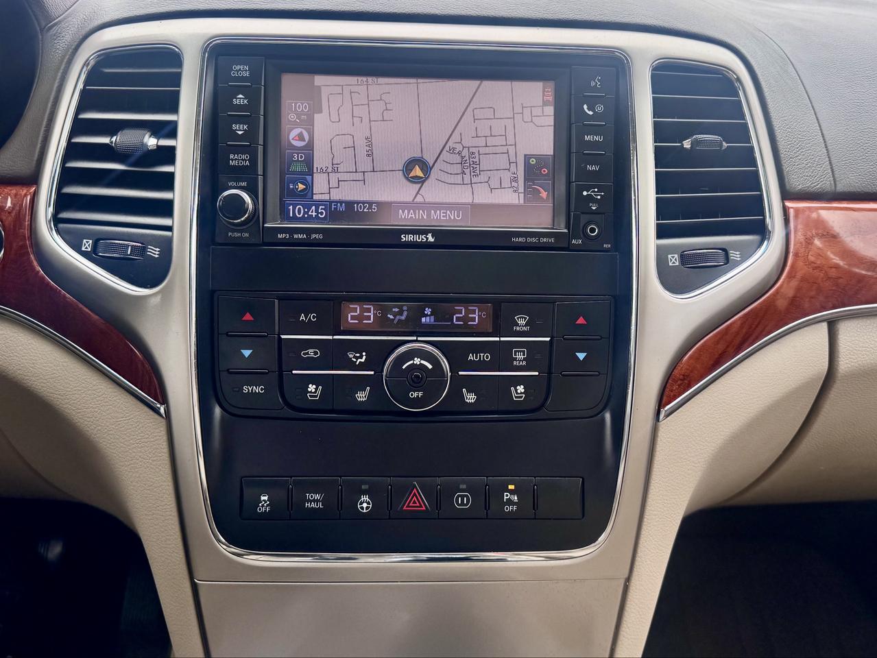 2011 Jeep Grand Cherokee FINANCING AVAILABLE Photo13