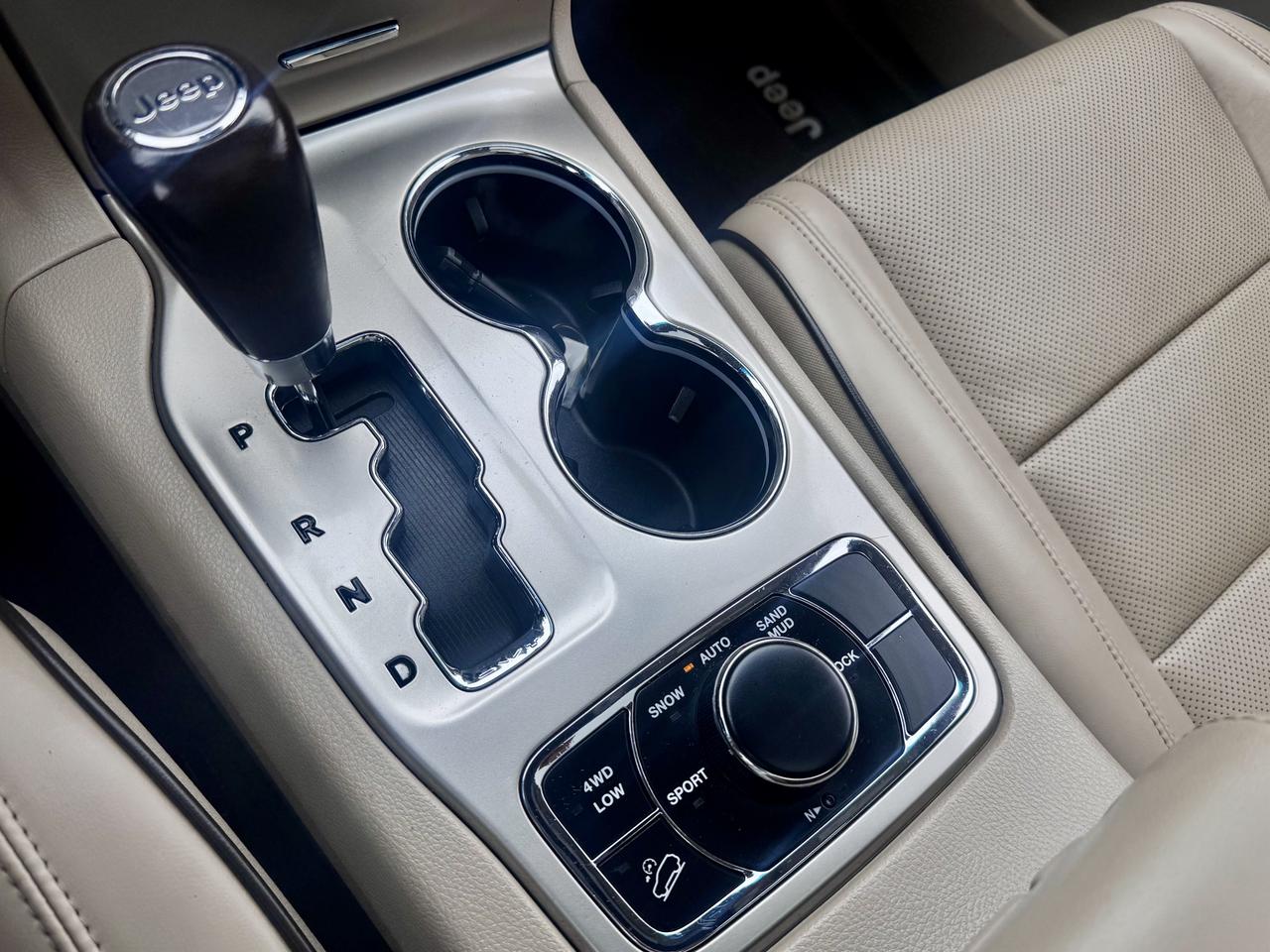 2011 Jeep Grand Cherokee FINANCING AVAILABLE Photo12
