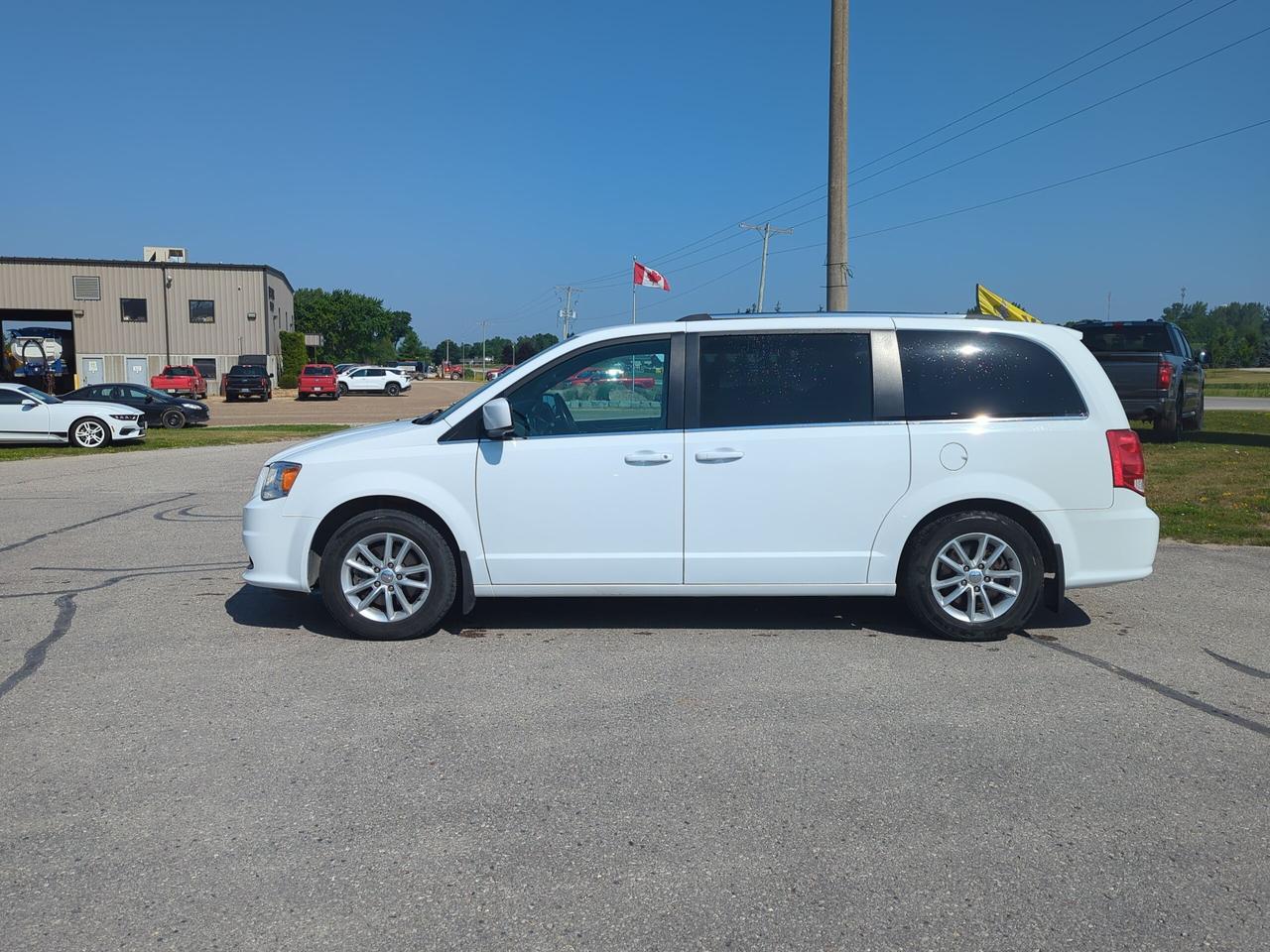 2020 Dodge Grand Caravan Premium Plus FWD Photo2
