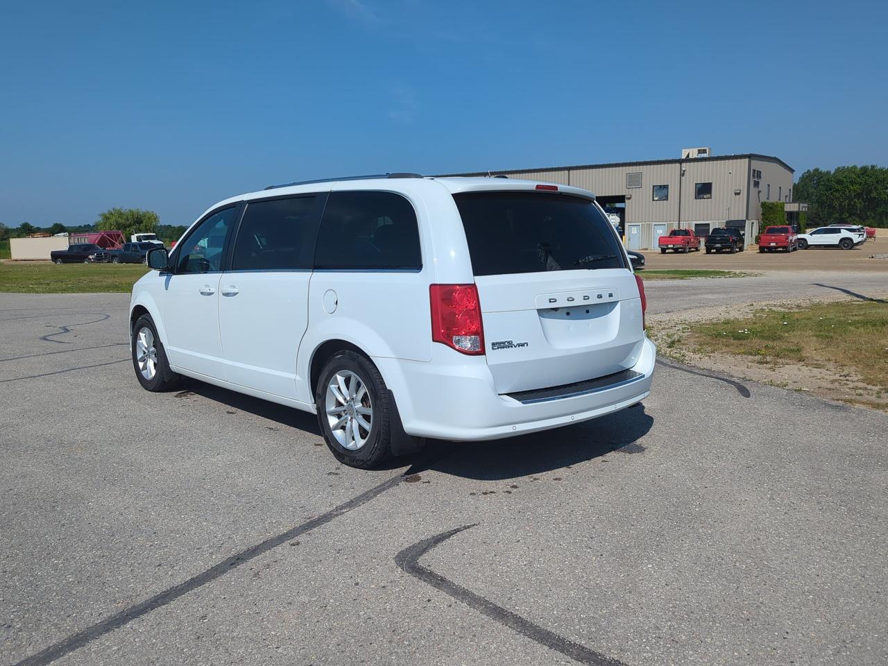 2020 Dodge Grand Caravan Premium Plus FWD Photo3