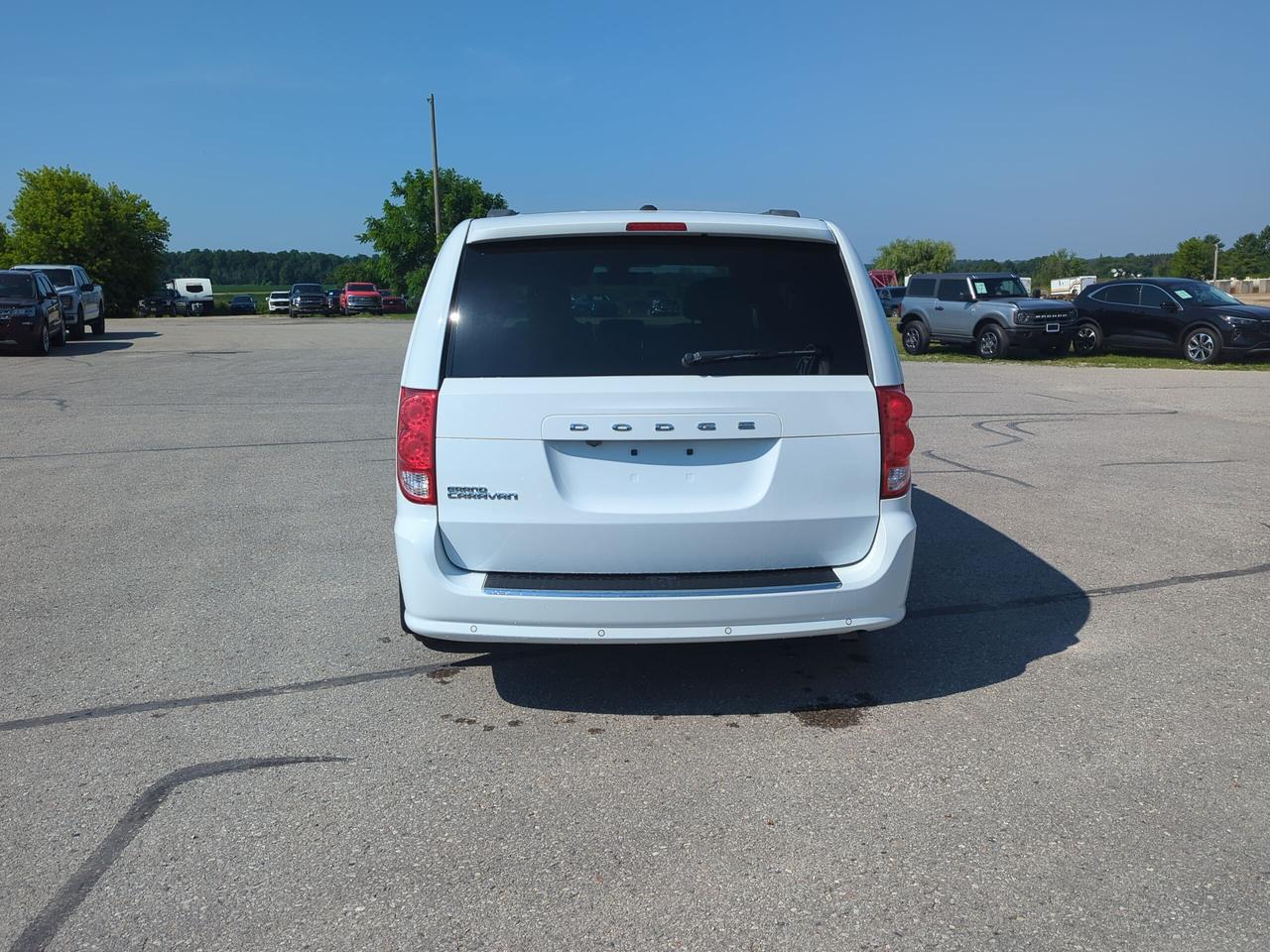 2020 Dodge Grand Caravan Premium Plus FWD Photo4