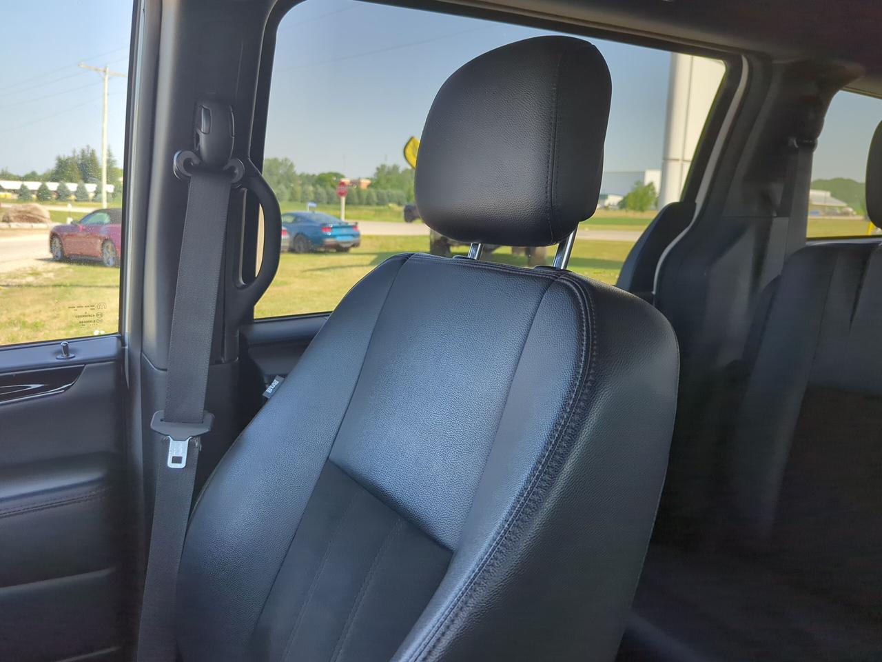 2020 Dodge Grand Caravan Premium Plus FWD Photo