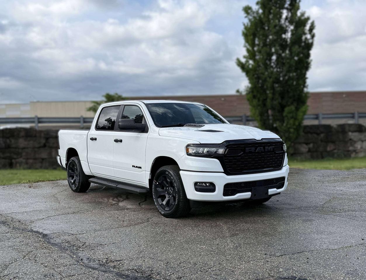 2026 RAM 1500 Express Photo2