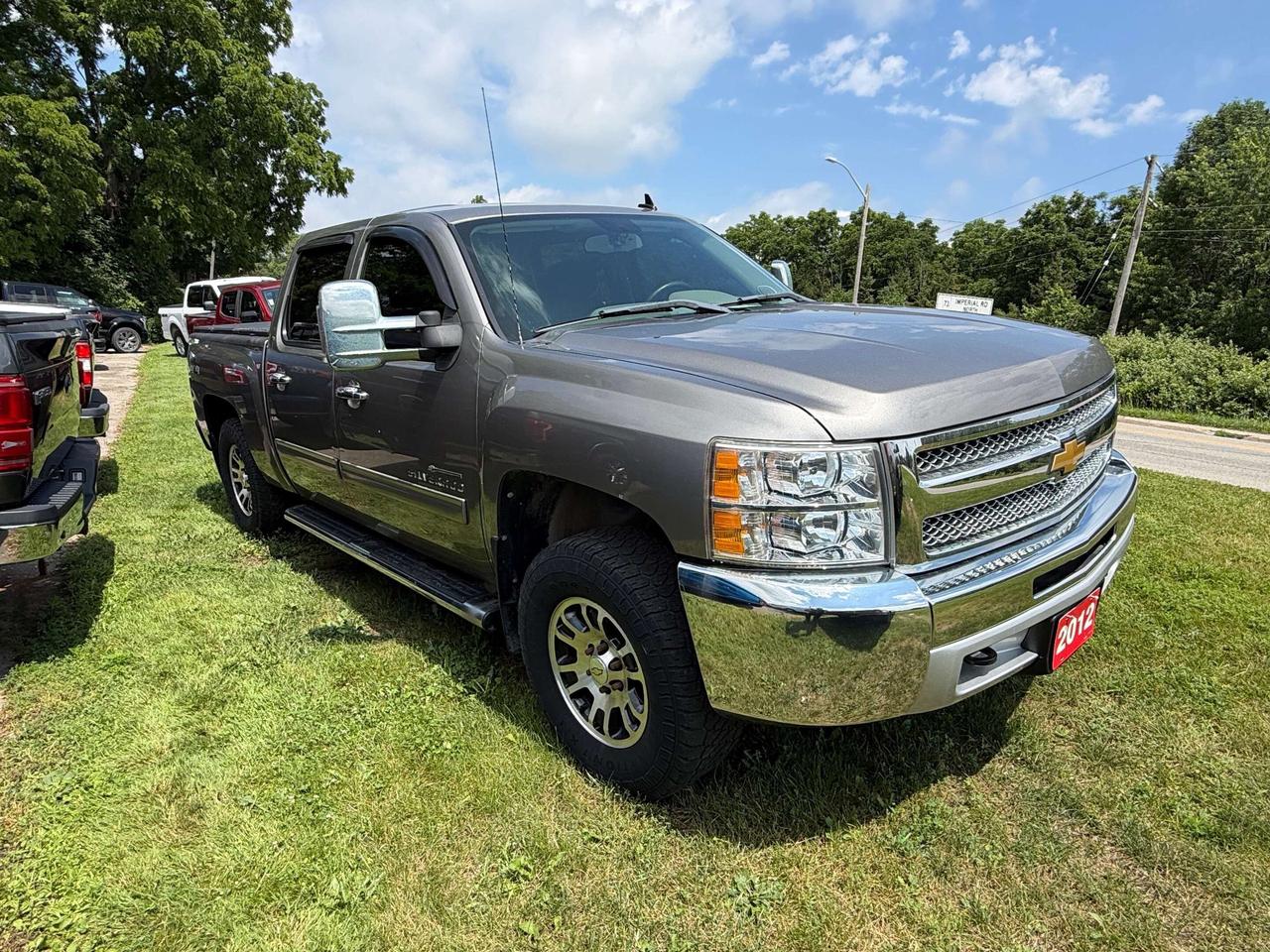 2012 Chevrolet Silverado 1500 LS, V8, 4X4, CLEAN CARFAX! - Photo #2