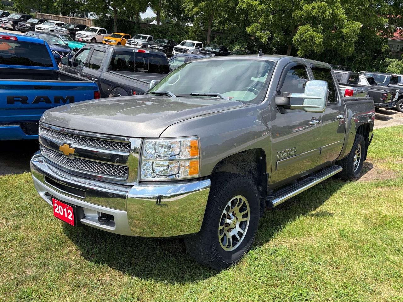 2012 Chevrolet Silverado 1500 LS, V8, 4X4, CLEAN CARFAX! - Photo #4