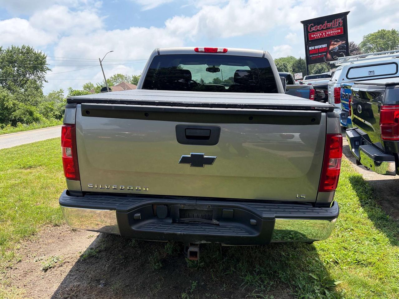2012 Chevrolet Silverado 1500 LS, V8, 4X4, CLEAN CARFAX! - Photo #7