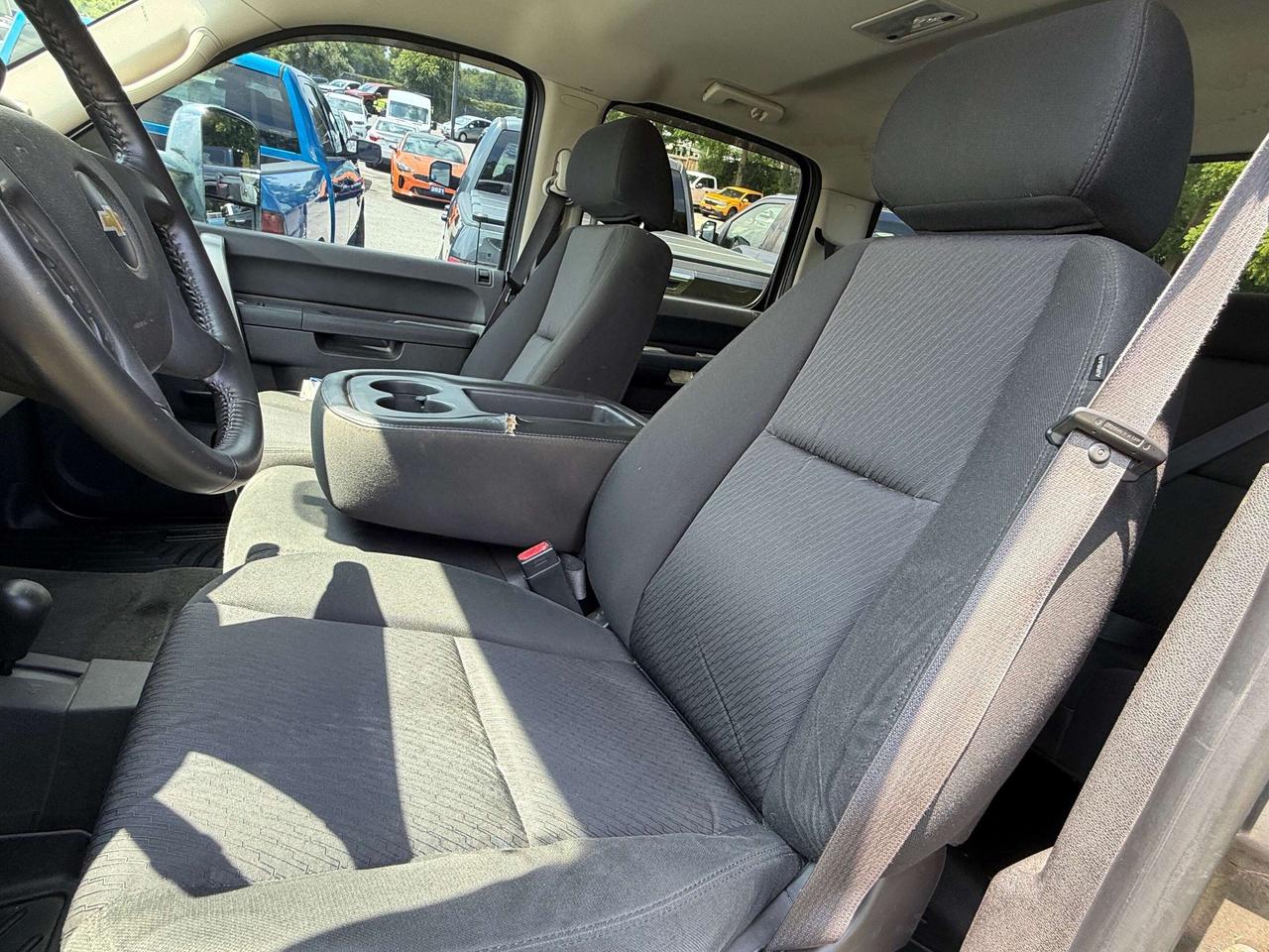 2012 Chevrolet Silverado 1500 LS, V8, 4X4, CLEAN CARFAX! - Photo #9