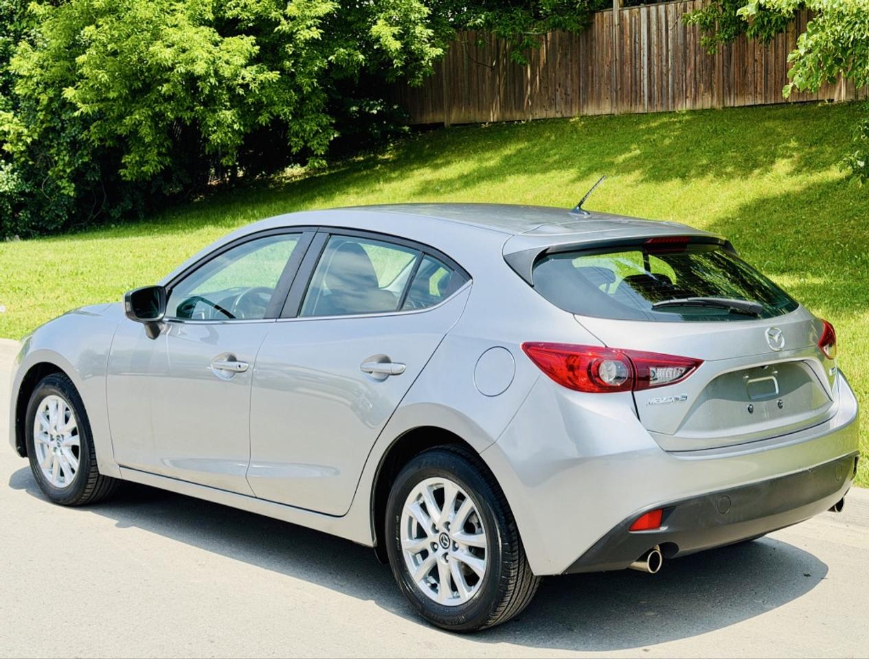 2015 Mazda MAZDA3 Sport GS Photo