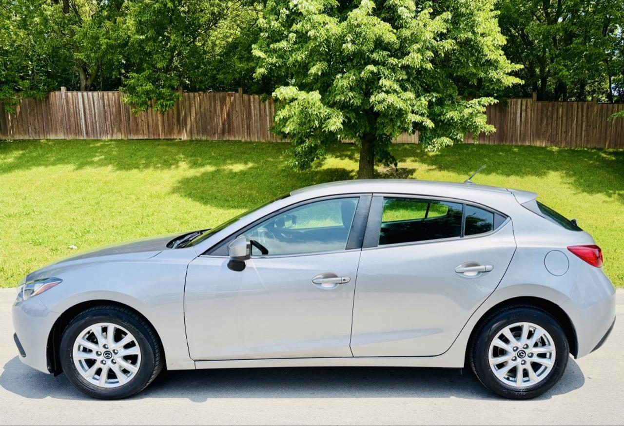 2015 Mazda MAZDA3 Sport GS Photo