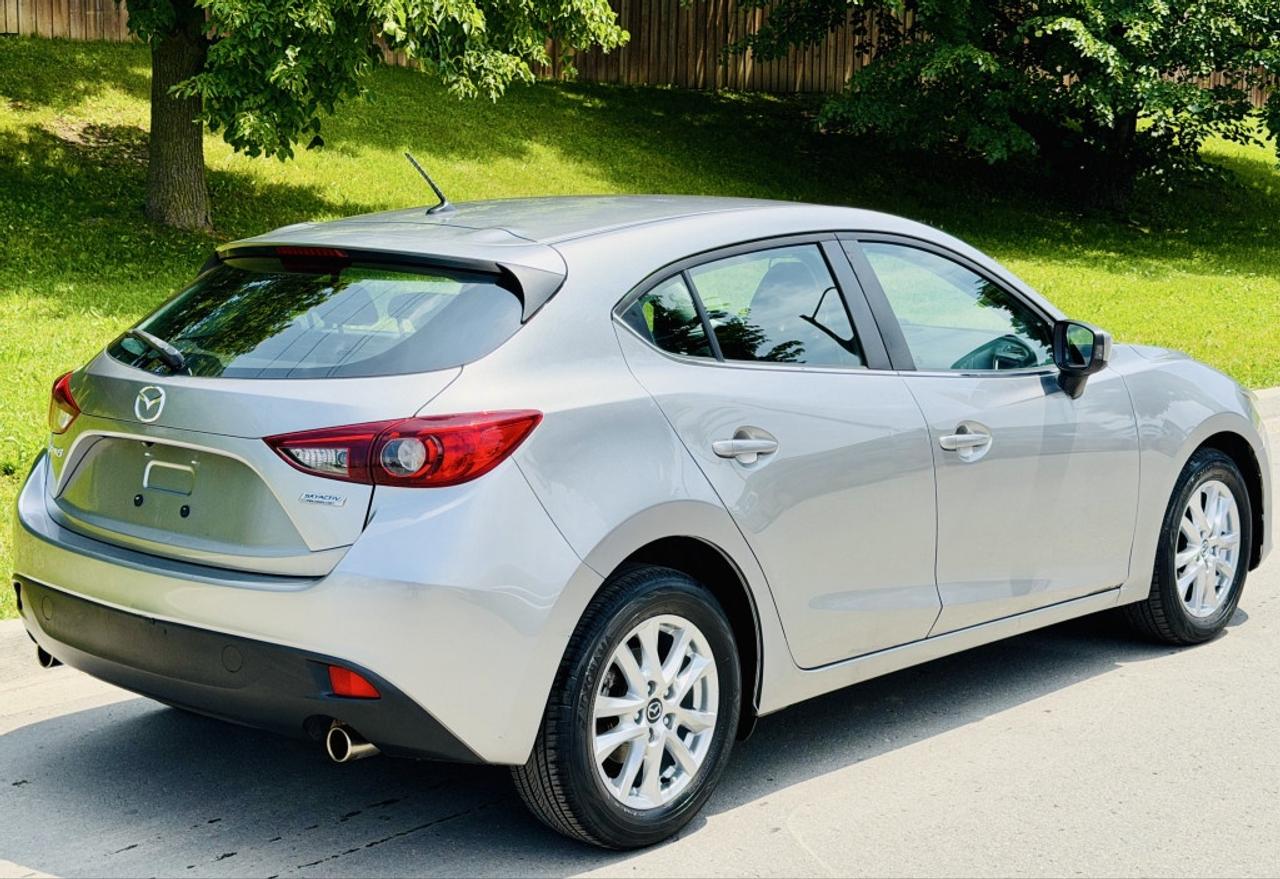 2015 Mazda MAZDA3 Sport GS Photo