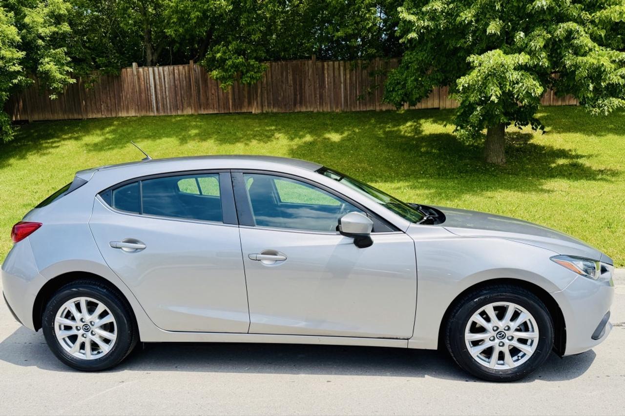 2015 Mazda MAZDA3 Sport GS Photo