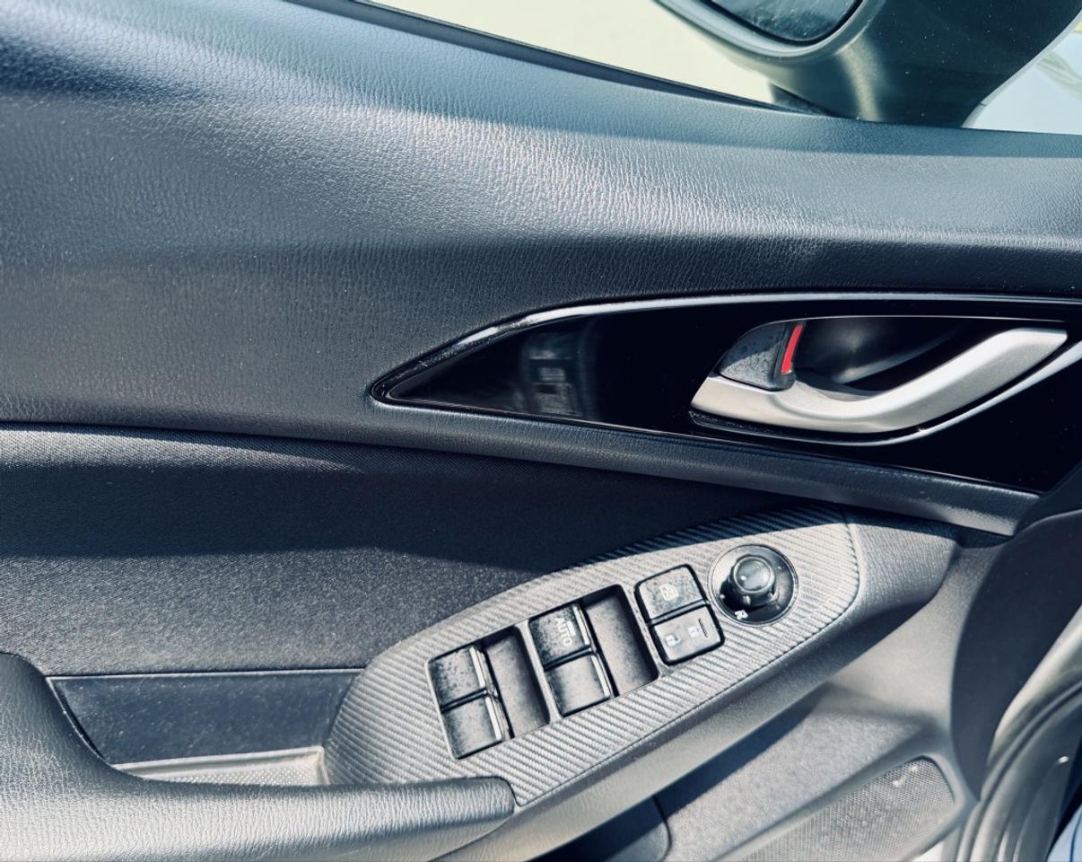 2015 Mazda MAZDA3 Sport GS Photo
