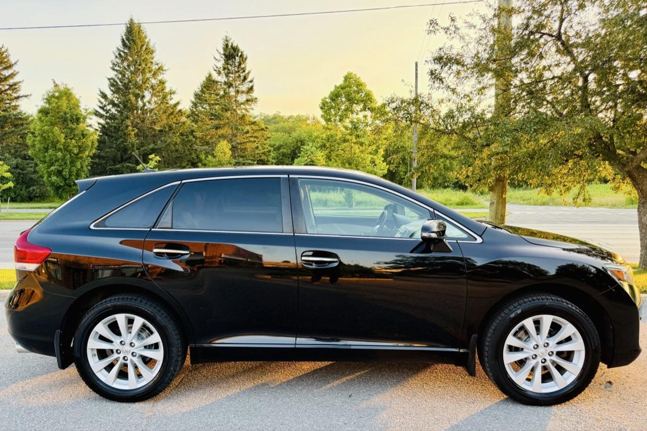 2016 Toyota Venza LIMITED AWD Photo