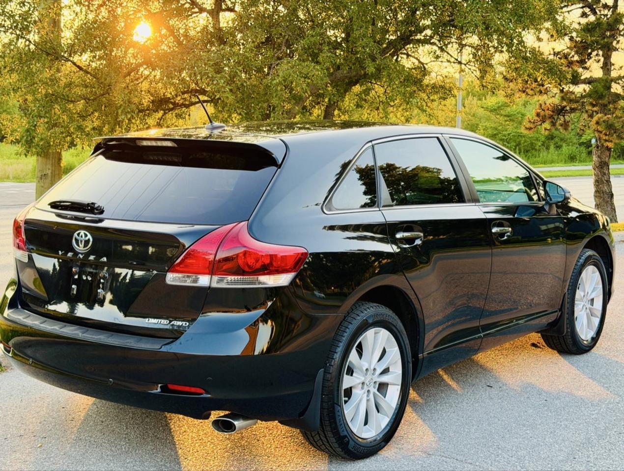 2016 Toyota Venza LIMITED AWD Photo