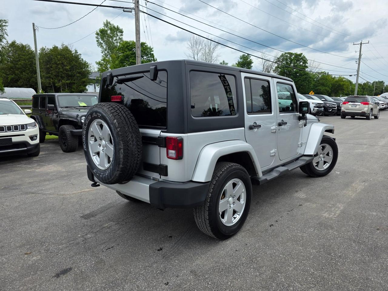 2011 Jeep Wrangler Unlimited Sahara Photo4