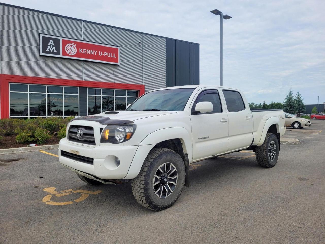 Used 2009 Toyota Tacoma Double Cab V6 Long Bed for sale in Ottawa, ON
