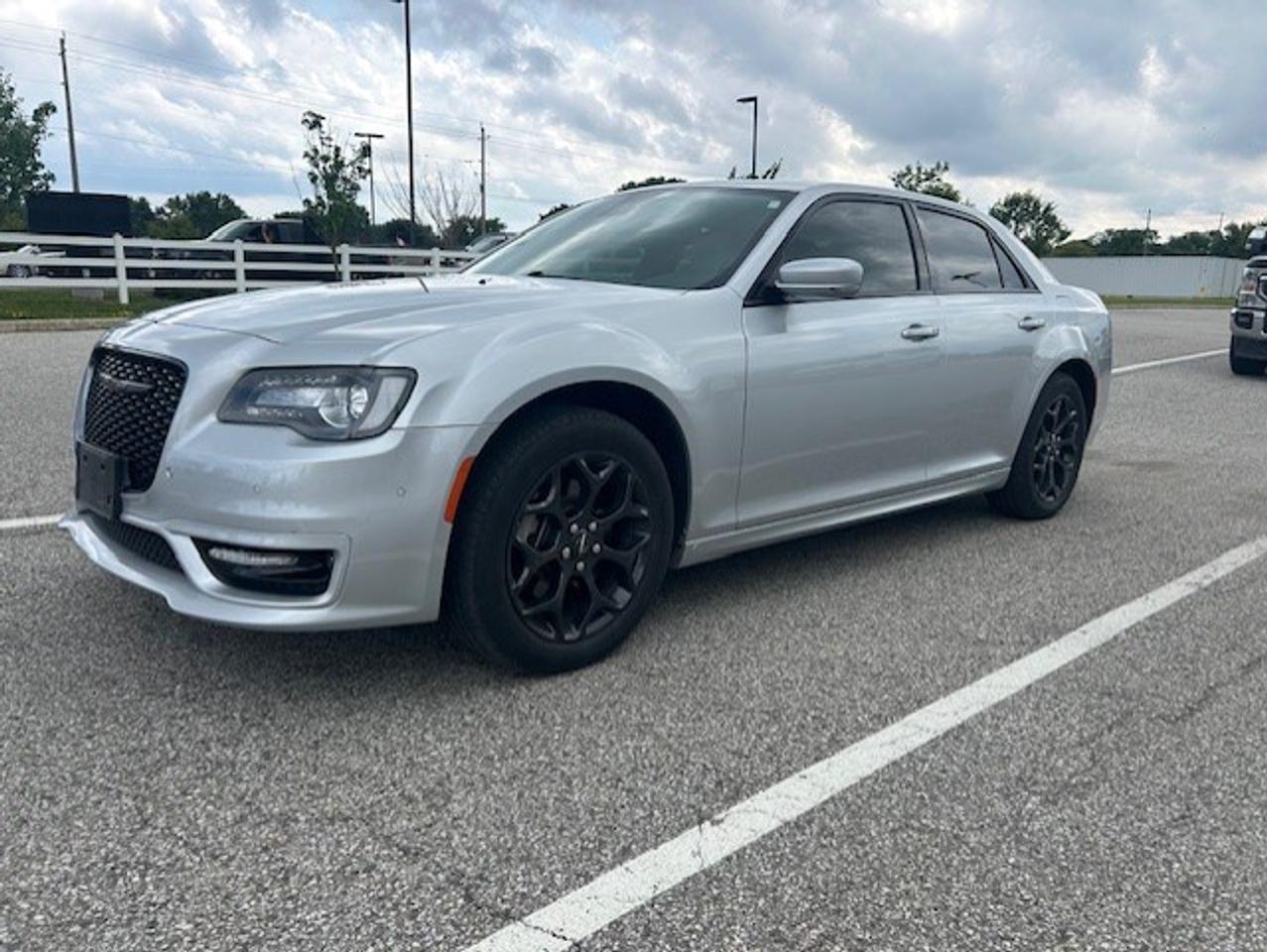 Used 2022 Chrysler 300 300 Touring L AWD for sale in Watford, ON