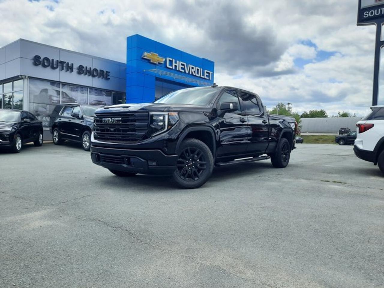 4WD Crew Cab 157 Elevation, 10-Speed Automatic, Turbocharged Diesel I6 3.0L/183