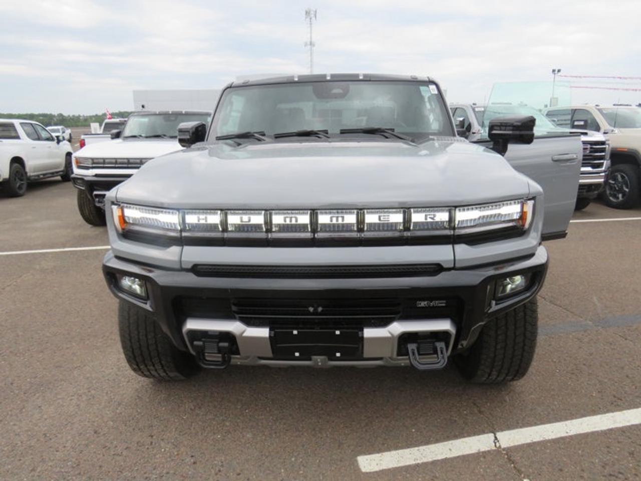 e4WD Crew Cab 2X w/1SC, 1-Speed, Electric