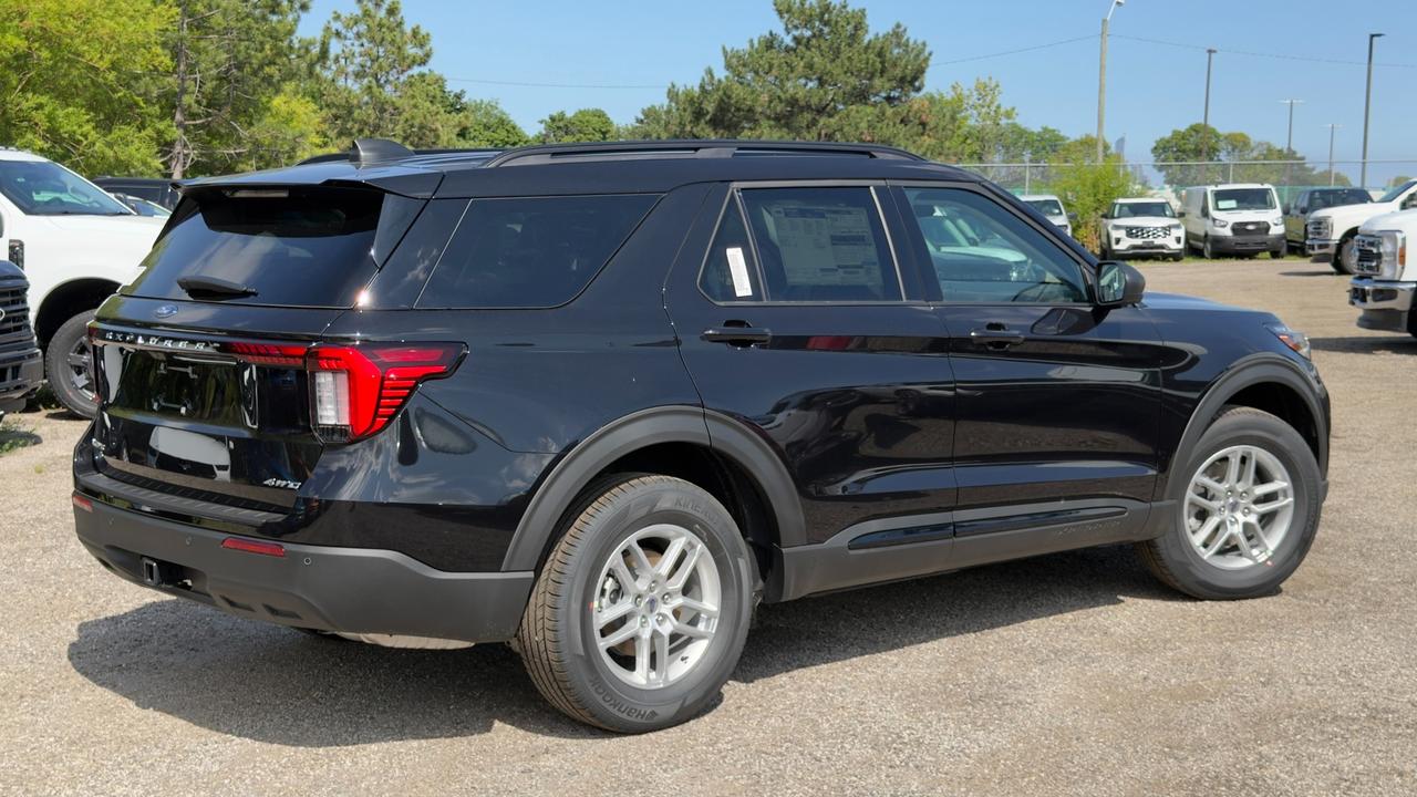 2026 Ford Explorer Active Photo4