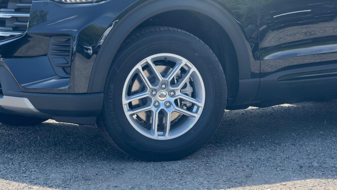2026 Ford Explorer Active Photo2