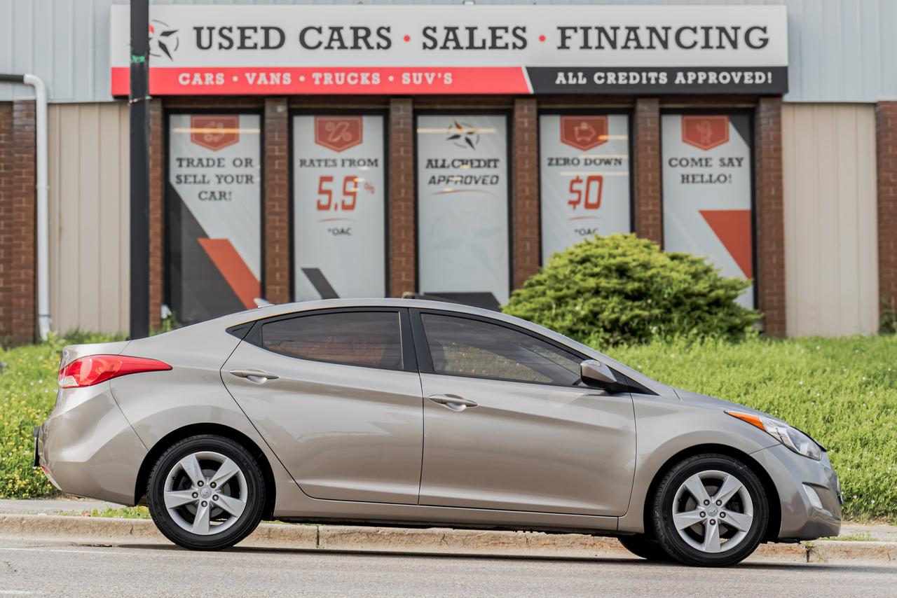 2013 Hyundai Elantra GLS | Auto | Sunroof | Clean Carfax & Service! Photo1