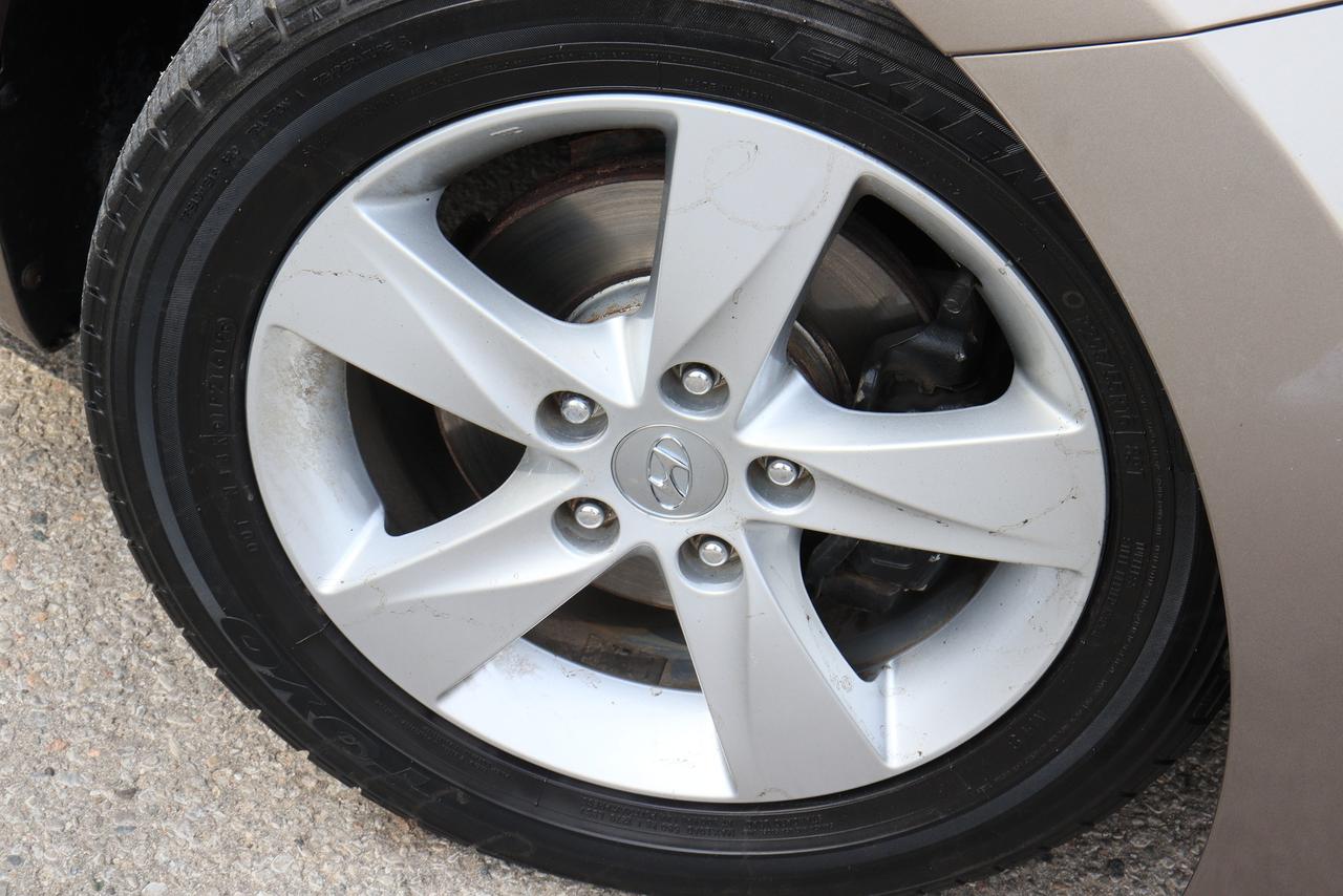 2013 Hyundai Elantra GLS | Auto | Sunroof | Clean Carfax & Service! Photo43