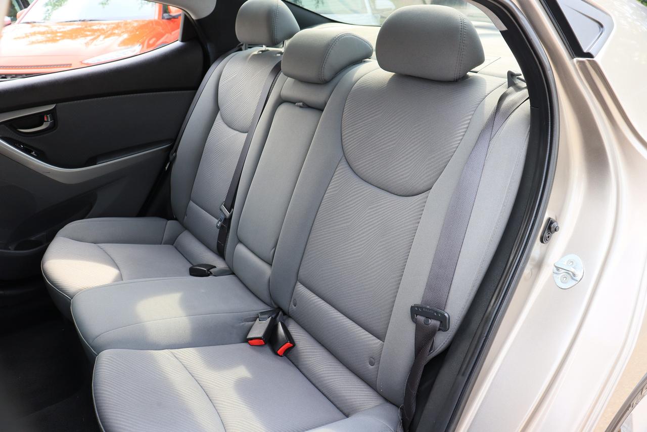 2013 Hyundai Elantra GLS | Auto | Sunroof | Clean Carfax & Service! Photo23