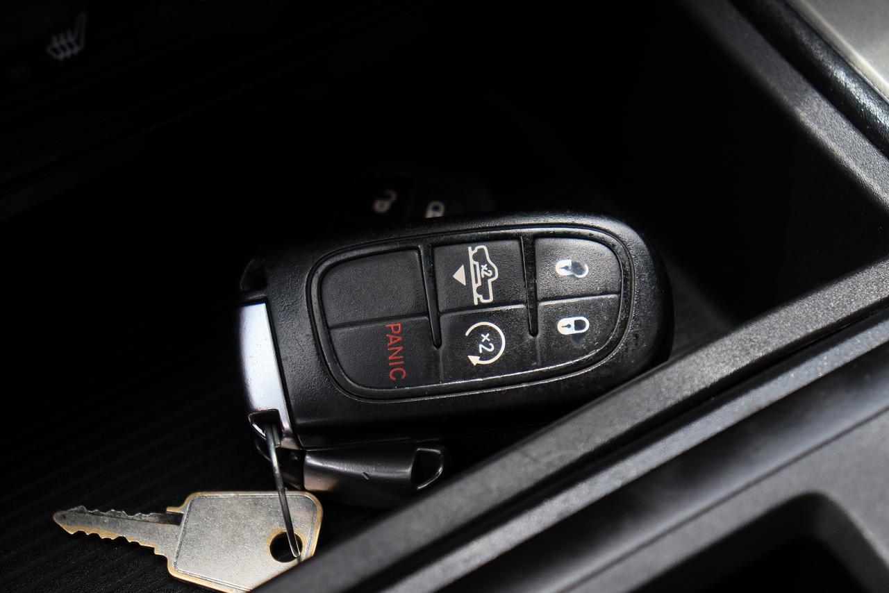 2013 RAM 1500 Sport | 5.7L | 4x4 | Leather | Sunroof | Pristine Photo85