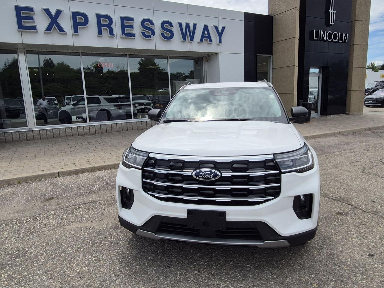 2026 Ford Explorer Active w/200A Pkg 4WD Photo1