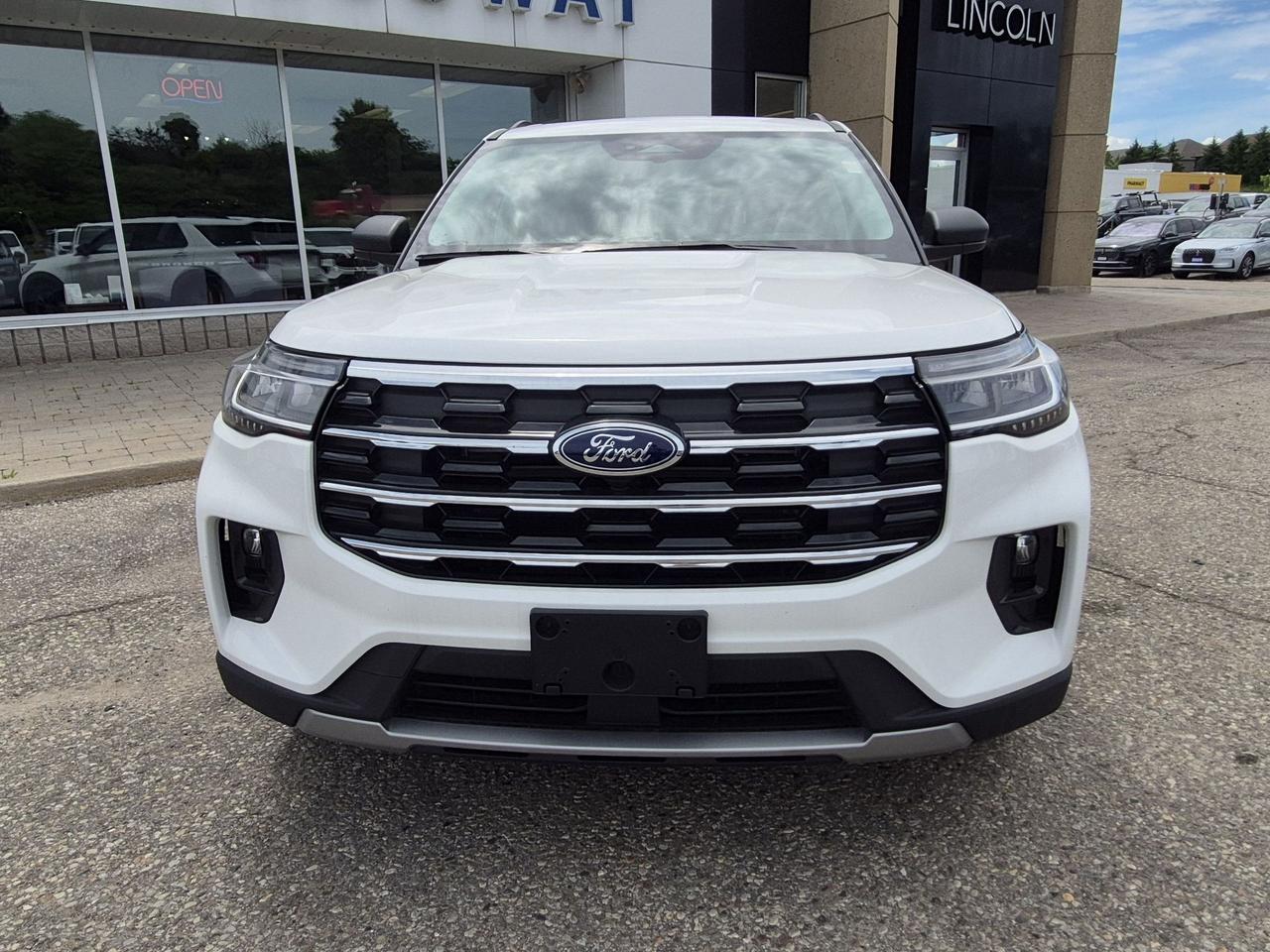 2026 Ford Explorer Active w/200A Pkg 4WD Photo2