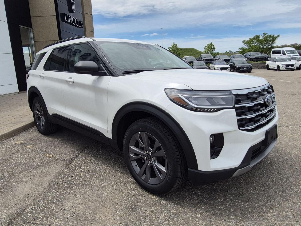 2026 Ford Explorer Active w/200A Pkg 4WD Photo3