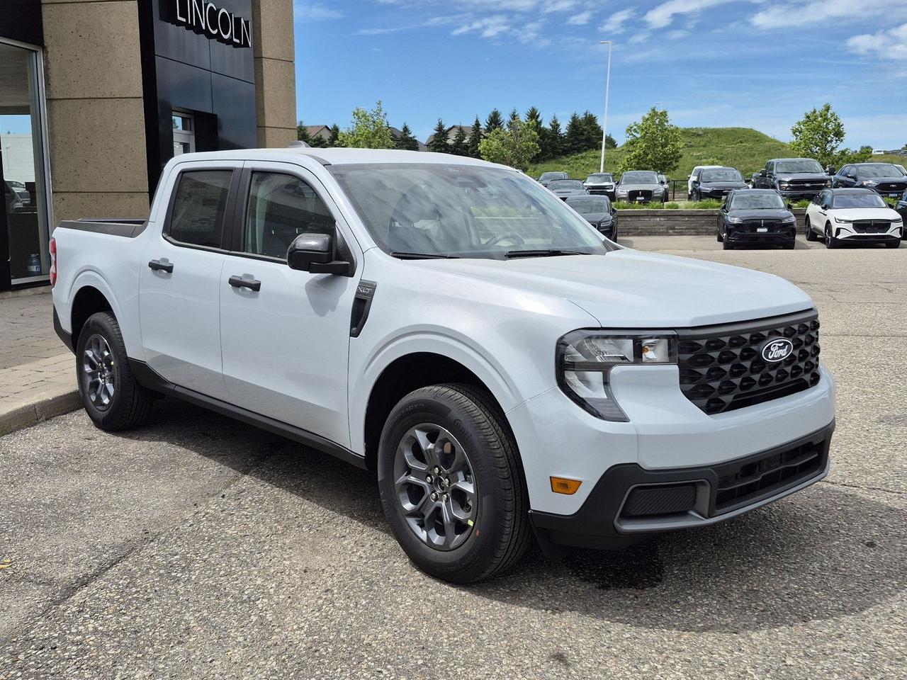 2026 Ford Maverick XLT AWD SuperCrew Photo4